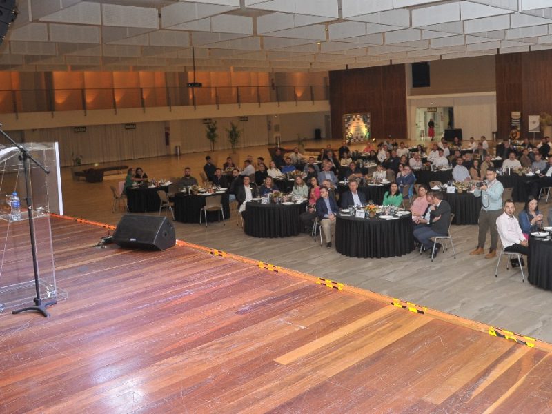 Apras Regional Oeste realizou Jantar de Negócios para 200 pessoas