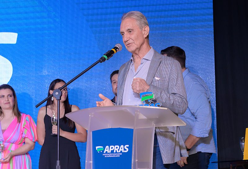 Valmor Rovaris, Superintendente da Apras, é homenageado durante o Apras Experience