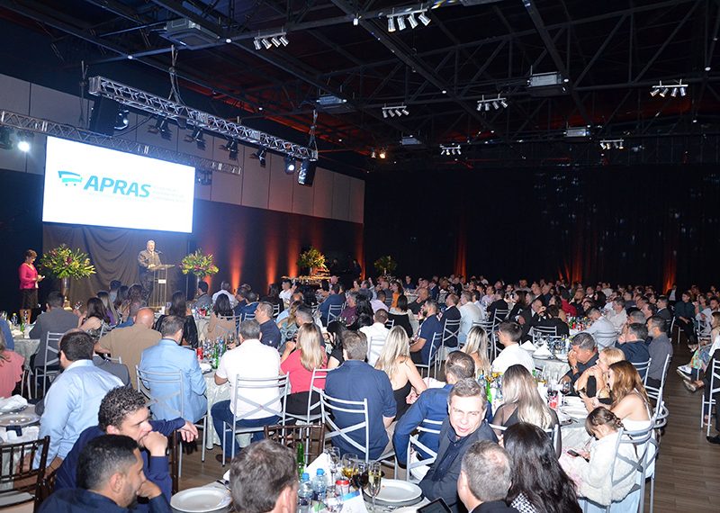 Apras Regionais Ponta Grossa e Irati realizam jantar em comemoração ao Dia do Supermercadista