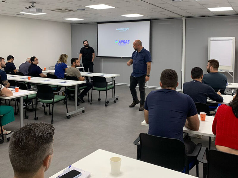 Apras e Sebrae realizam primeira aula do Projeto Minimercado
