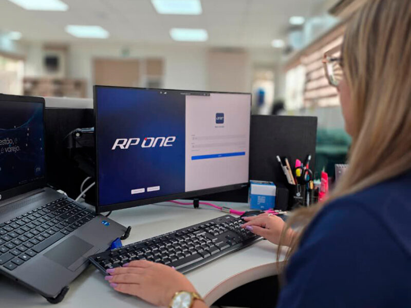 RP Info integra soluções e lança tecnologia com assistente virtual de IA para apoiar decisões no varejo