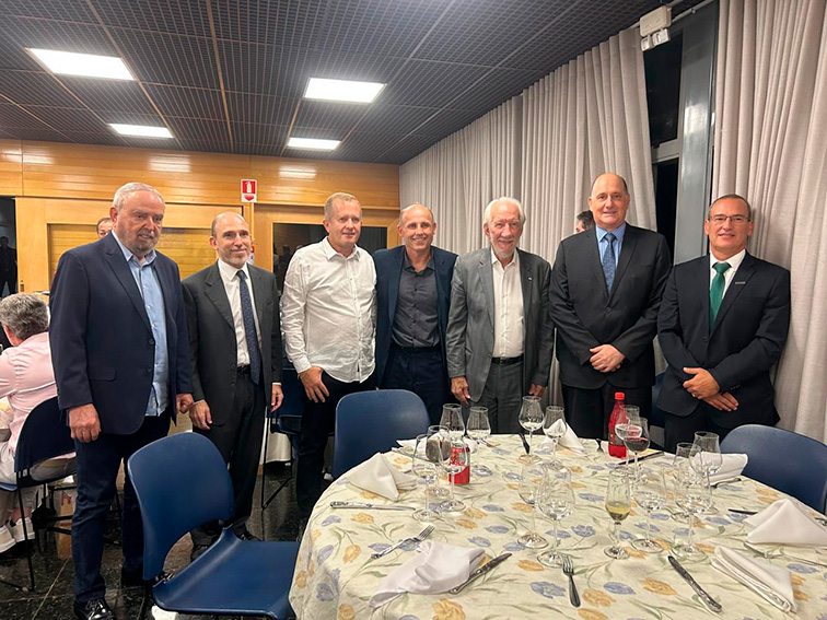 Apras marca presença em jantar da Fecomércio com lideranças políticas e internacionais